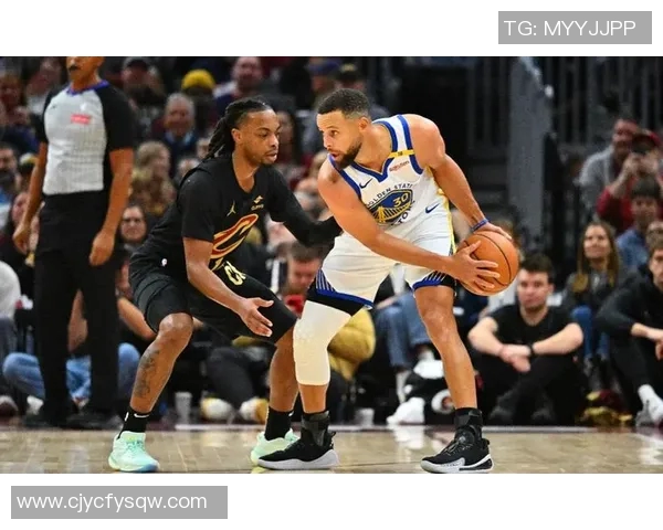 2016年雷霆与勇士常规赛巅峰对决回顾及精彩瞬间解析 2016年雷霆与勇士常规赛巅峰对决回顾及精彩瞬间解析