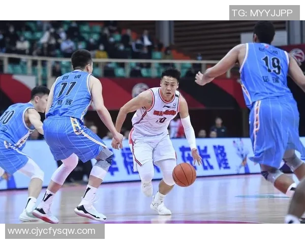 东莞大益篮球队迎战北京队全力争胜展现球队实力与风采 东莞大益篮球队迎战北京队全力争胜展现球队实力与风采